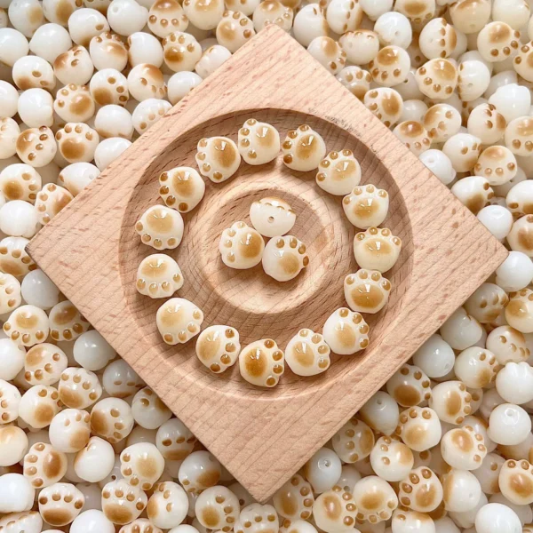 A06 13mm cat claw bodhi beads