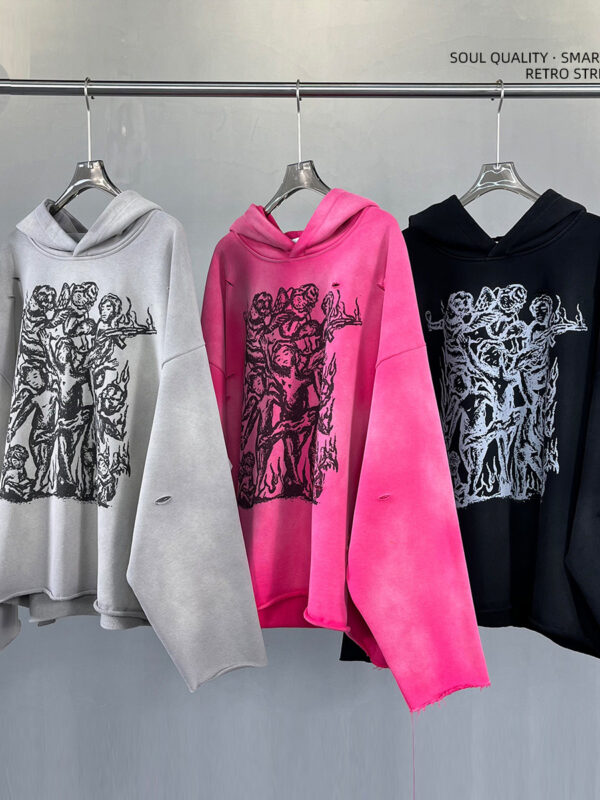A08 Irregularly ripped, raw-edge printed hooded sweatshirt